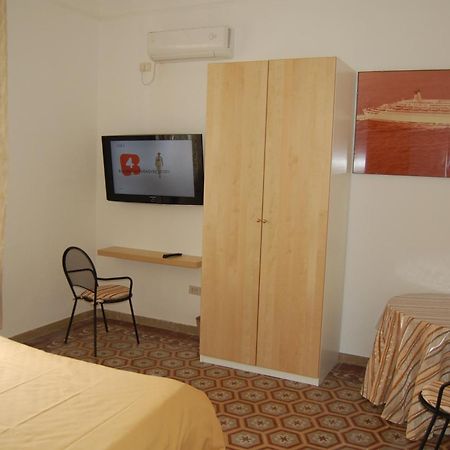 Bed and Breakfast Arena Alfieri Livorno Zimmer foto